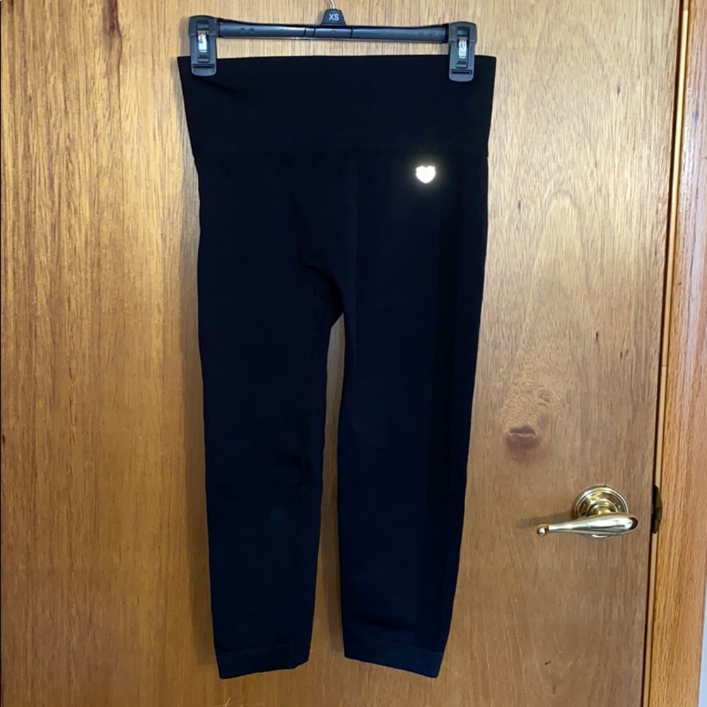 FOREVER 21 CROPPED LEGGINGS